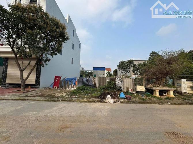 Bán đất Giãn dân Xuân ổ A . phường võ cường. Dt 81m . Mt 4.5m . Hướng TN . Giá 5ty7