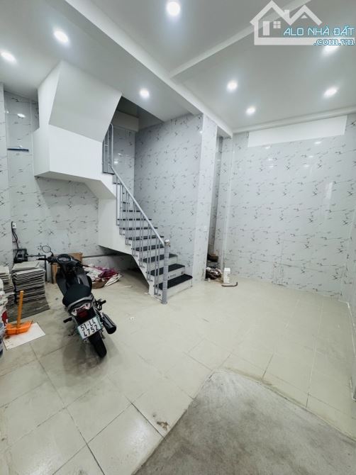 TRẦN BÌNH TRỌNG - 3 TẦNG - SÂN THƯỢNG - 4PN TẶNG MÁY LẠNH, 5 WC - CÁCH MẶT TIỀN 30M  PHÙ H
