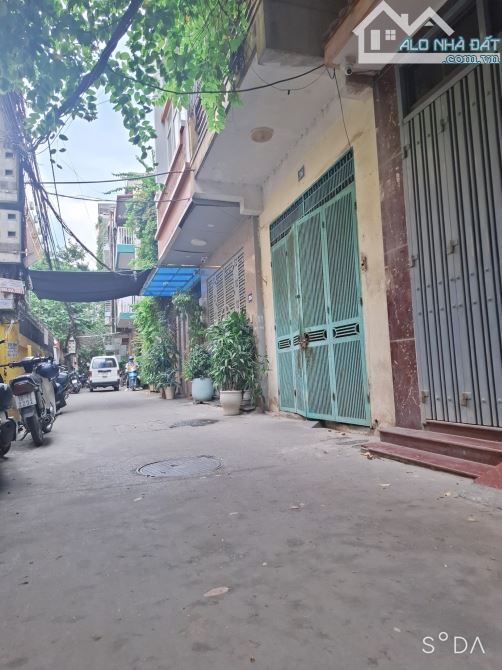 BÁN NHÀ TÂY SƠN ĐỐNG ĐA 40m 5Tầng Mt 3.7m GIÁ 12.8 TỶ PHÂN LÔ Ô TÔ TRÁNH KINH DOANH.