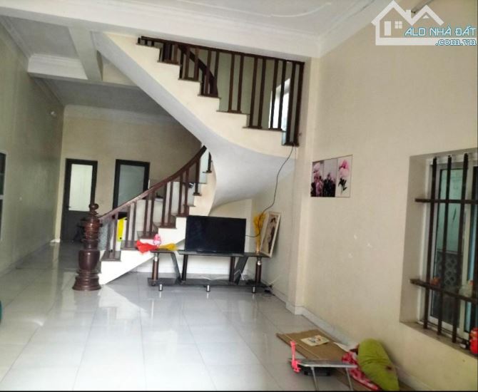 BÁN NHÀ 3 TẦNG MẶT PHỐ MAI CHÂU, ĐẠI MẠCH. VỈA HÈ RỘNG, KINH DOANH SẦM UẤT.