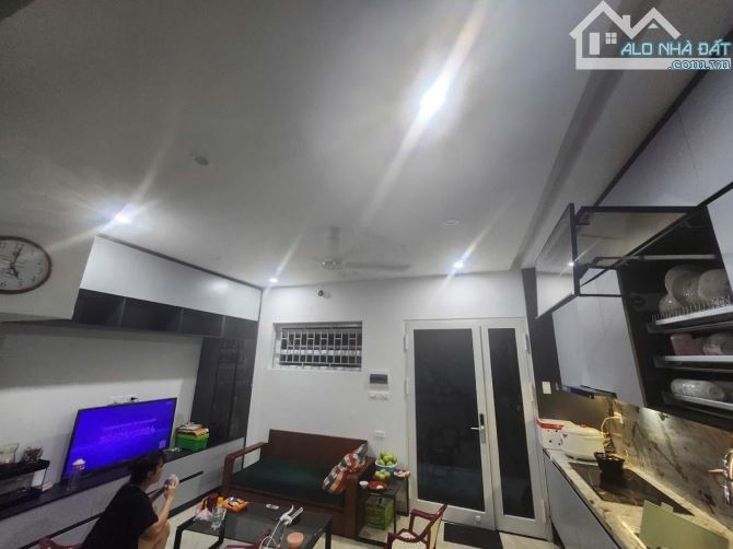 Bán nhà riêng 7,5 tỷ, 40 m2, view đẹp tại Nguyễn Lương Bằng, Ô Chợ Dừa, Đống Đa, Hà Nội