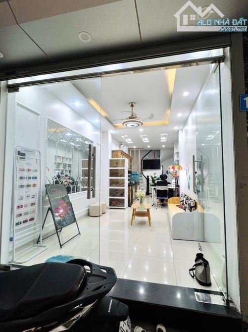 Bán nhà 5T, Văn Phú,ô tô tránh , vi trí hiếm ,sổ vuông đẹp