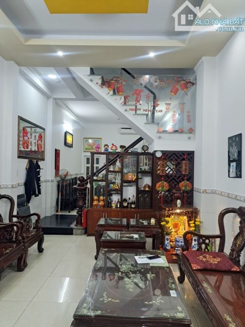BÁN NHÀ HẺM 8M - BÌNH TRỊ ĐÔNG - BÌNH TÂN - 70M2 (4M x 18M) 4 TẦNG BTCT - GIÁ 7.x TỶ