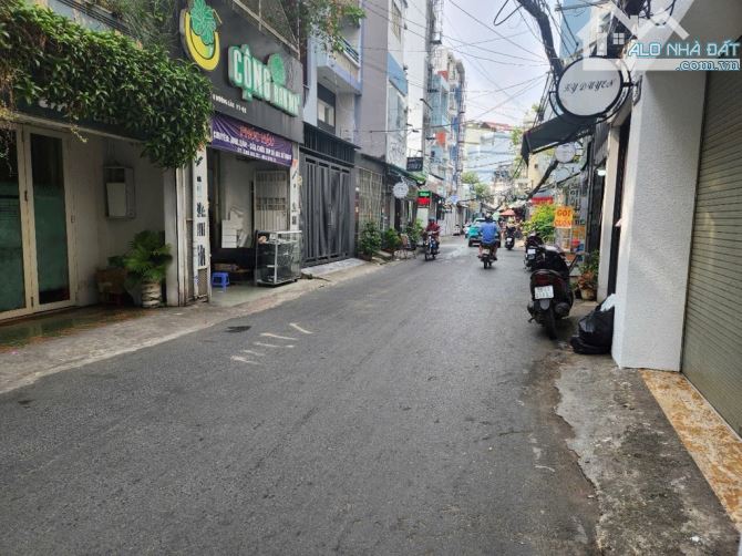 Bán gấp nhà đẹp ở ngay Âu Dương Lân, cách hẻm xe hơi 15m, 41m2, ngang 4.1m, SHR, HCĐ.