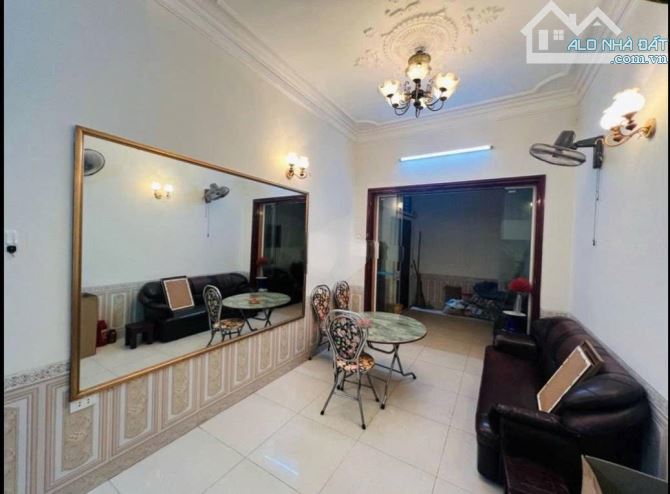 Cho Thuê nhà ngõ Đường Láng, Đống Đa, 40m x 4tầng, 4 ngủ, 3 vs, Giá 15 triệu