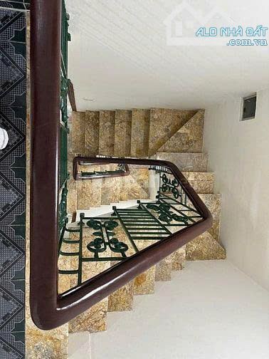 Cho thuê nhà phố Thụy khuê, DT 35m2 x 4 tầng, 4 phòng ngủ, giá 12 triệu/ tháng