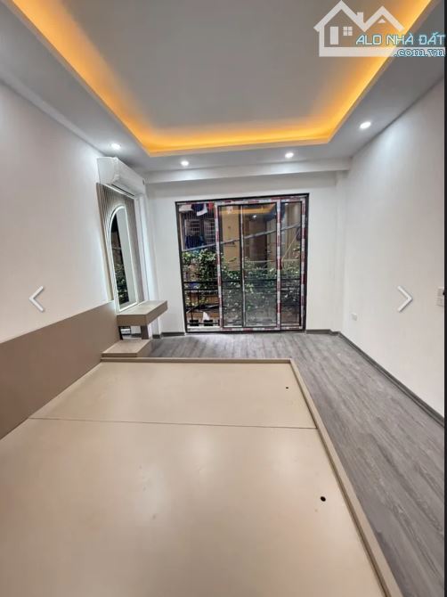 BÁN NHÀ QUẬN ĐỐNG ĐA - NGÕ THÔNG - BA GÁC TRÁNH - MỚI TINH - 38M2 X 5 TẦNG - THANG MÁY