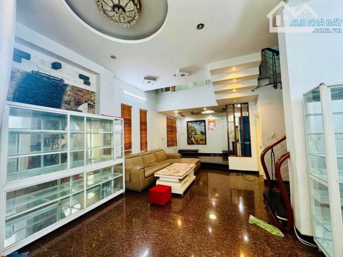 Cho thuê nhà 3 tầng kiệt đường Tiểu La, Hoà Cường Bắc. Diện tích 53m2. Giá 10 triệu