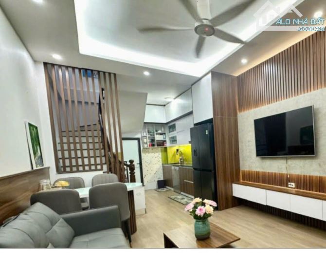 Bán nhà phân lô phố Nguỵ Như Kon Tum, nhà vị trí đẹp, diện tích to, phố kinh doanh ở đều t