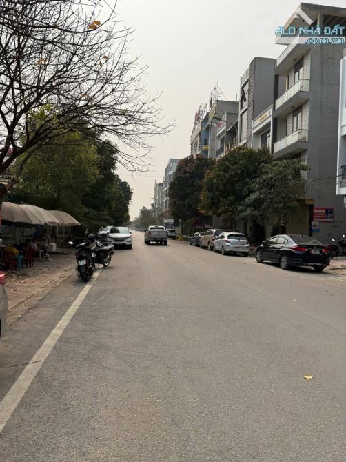 Bán nhà Tạ quang bửu yna Kinh Bắc Diện Tích 81 m Mặt 4.5 m Hướng Đông Nam giá 11 tỷ