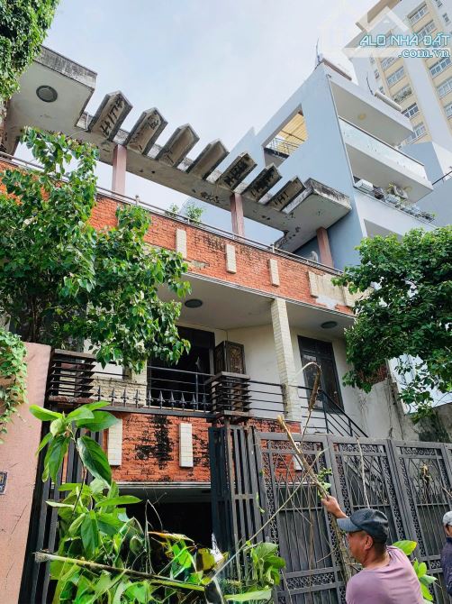Khu compound ung văn khiêm ngang 10 dài 22 thuận tiện xây biệt thự, toà nhà building