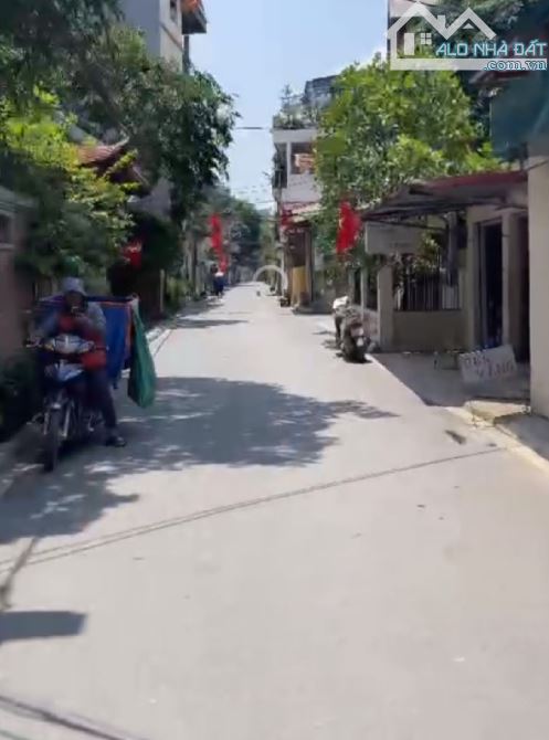 BÁN ĐẤT VÕNG LA NHỎ XINH, NGAY TRỤC CHÍNH KINH DOANH, 50m RA TRƯỜNG HỌC.
