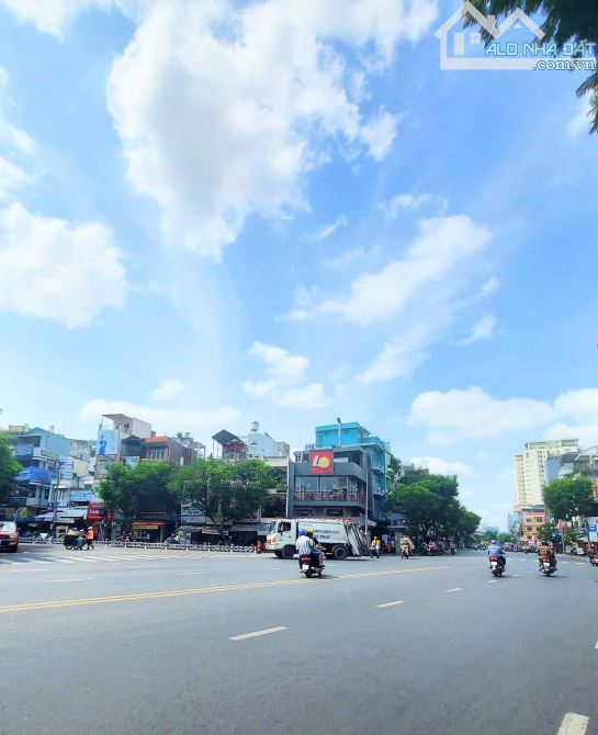 Bán nhà 5 tầng Hoàng Diệu, Phường Khánh Hội, DTSD gần 180m2, cho thuê 20tr/tháng, hơn 6 tỷ
