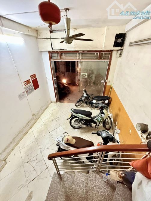 Bán nhà phố Vũ Tông Phan, 40mx5t, ô tô đỗ cửa, ngõ thông, KD, 6 phòng, 2 thoáng, hơn 8 tỷ