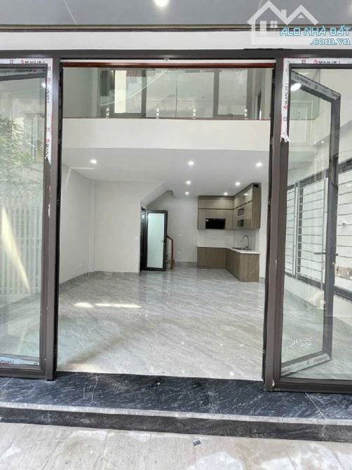 Nhà mới view Khu đô thị Khai Sơn- cách 50m ra phố Nguyễn Văn Cừ. Hiếm nhà bán.