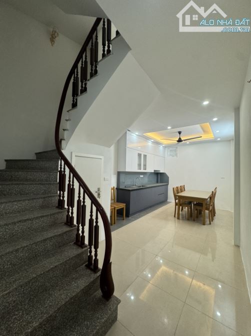 PHẠM VĂN ĐỒNG – ÔTÔ TRÁNH - GẦN PHỐ – 40M² – 5 TẦNG – 10.5 TỶ (2ĐTL91235)