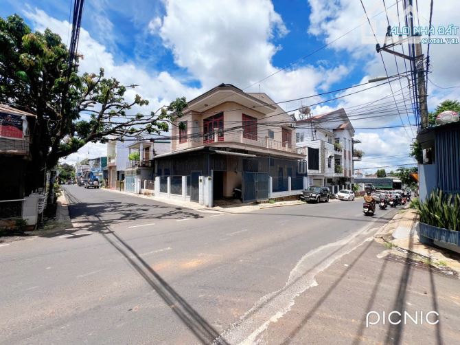 Nhà góc 2 mặt tiền Nguyễn Hồng Ưng và Nguyễn Văn Cừ