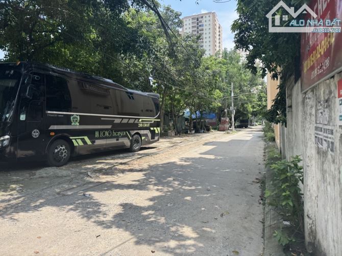 Bán đất tặng nhà 2 tầng-Thạch Bàn- lô góc -ba mặt thoáng -mặt tiền siêu rộng - ô tô vào nh