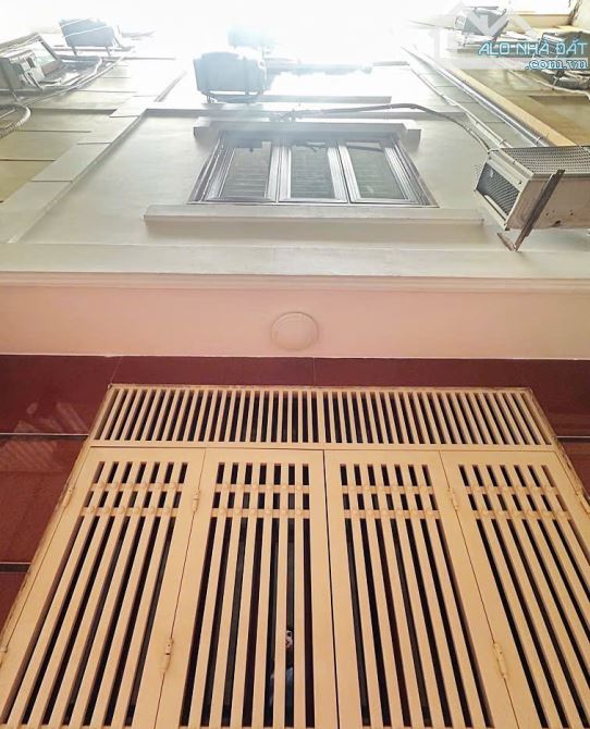 HIẾM- Hoàng Quốc Việt-42m-ngõ nông- ô tô- KD-7 tỷ hơn