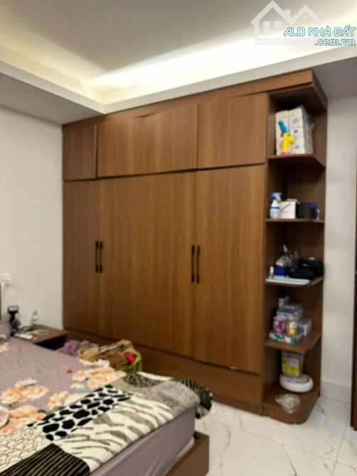 Cho thuê nhà ở Trịnh Văn Bô 110m2, 4 tầng, thang máy,oto đô tránh, full đồ
