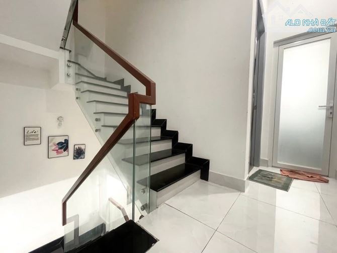 Bán nhà Tân Bình, 4 tầng, ngang to 4m.4, chỉ 7mx tỷ