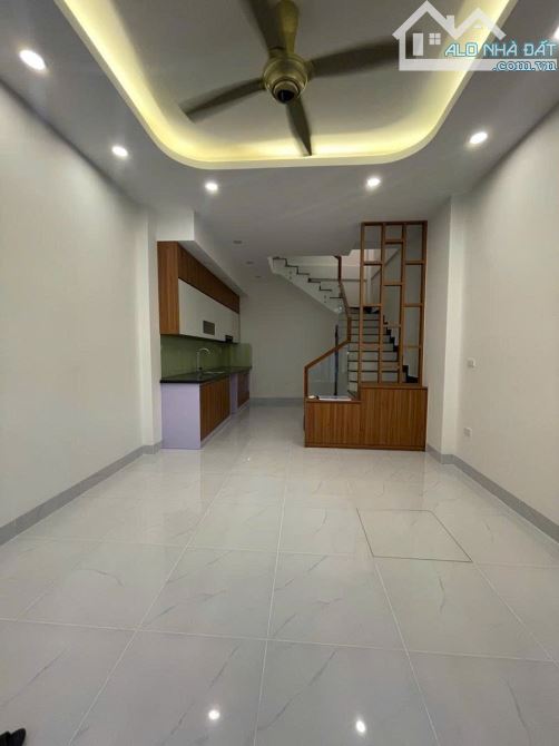 Bán Nhà Xây Mới Lạc Long Quân DT 35m2 × 5 Tầng Full Nội Thất Cao Cấp Ngõ Rộng Giá Rẻ