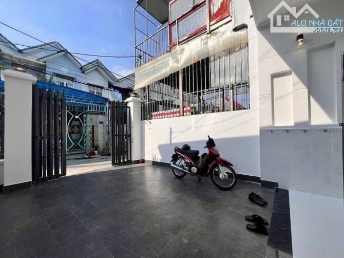 NHÀ PHÚ HÒA – CÁCH ĐH TDM 500M 4.45 x 25m, thổ cư 70m², xây 140m² – Full nội thất cao cấp