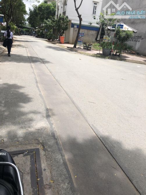 Bán nhà HXH Dương Quảng Hàm, P5, GV. DT: 5x17m, giá: 8.5 tỷ, đơn giá tốt trong khu vực