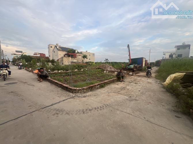 THANH KHOẢN LÔ GÓC NGÃ TƯ QUANG MINH , TRỤC Ô TÔ TRÁNH, CHỈ HƠN 3 TỶ
