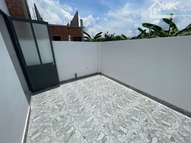 HẠ GIÁ 100 TRIỆU BÁN GẤP CĂN NHÀ  KHU VỰC TÂN UYÊN -UYÊN HƯNG ĐỂ GIA ĐÌNH VỀ QUÊ