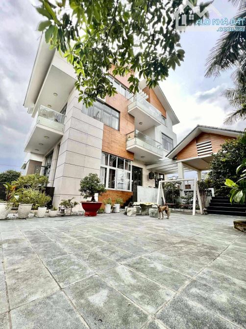 BÁN SIÊU BIỆT THỰ THẠNH LỘC, QUẬN 12, VIEW SÔNG SÀI GÒN, 600M2.