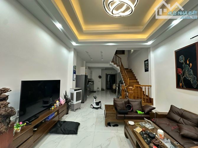 Nhà 3 Tầng Mặt Tiền Đặng Huy Trứ - 5,x Tỷ