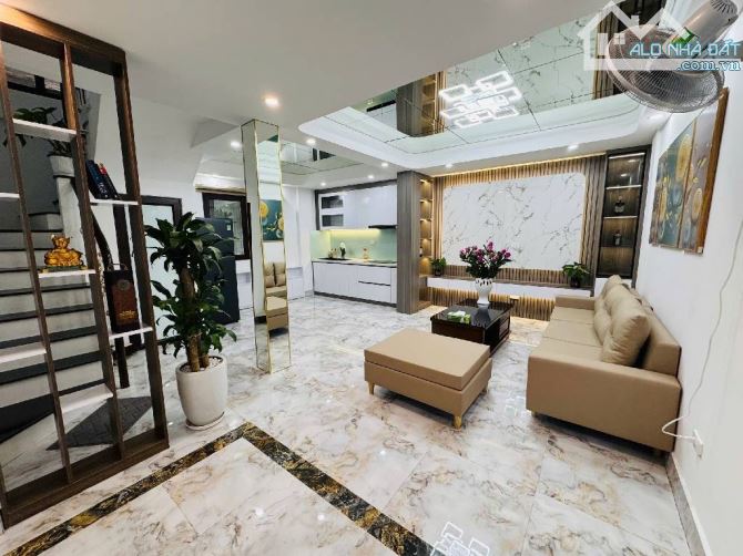 Bán Nhà Ngõ 523 Minh Khai - 50m RA Ô TÔ TRÁNH - 30/38m2 - FULL ĐỒ XỊN MỊN.