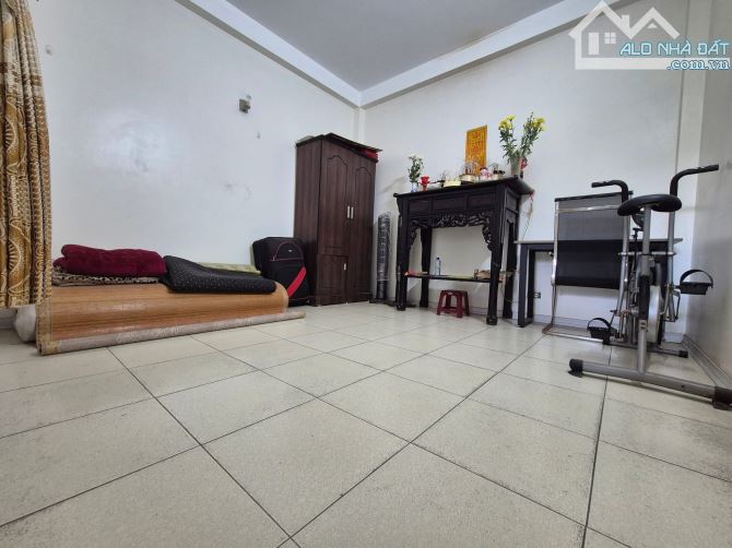 BÁN NHÀ PHỐ KHƯƠNG TRUNG 42M 3T MT3,7M 4,5 TỶ NHÀ MỚI FULL NỘI THẤT