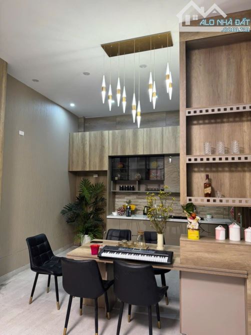 Bán Nhà Phân Lô Văn La Đường 25M Ô Tô Tránh Vỉa Hè 55m 5 Tầng MT 5.6m 15.5 Tỷ