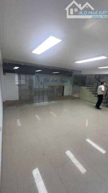 Cần cho thuê tòa nhà Văn Phòng Láng Hạ, Đống Đa NHÀ MỚI  CÓ THANG MÁY