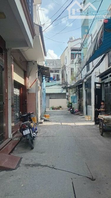 Bán nhà đường Lạc Long Quân Tân Bình hẻm 4m thông 60m 4 tầng chỉ 7.99 tỷ