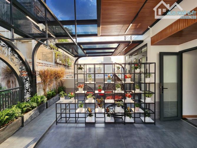 Toà CHDV - AirBnB thu nhập 250 triệu/tháng. DT: 8x20,5m. Hẻm VIP Bến Thành- Đông khách DL