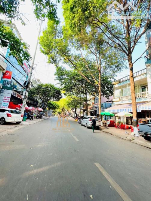 Bán nhà 3 tầng mặt tiền Đào Duy Từ, phố cổ BMT   Nằm trên mặt tiền đường Đào Duy Từ quy