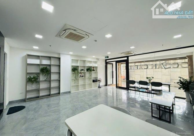 Cho thuê NHÀ RIÊNG Nguyên Hồng 70m² x 8tầng, thông sàn, vệ sinh thang máy