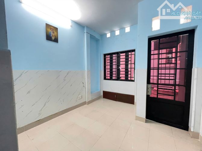 Chỉ 5 tỷ TL, nhà 2 tầng, 37m2, 3.2x10m, nở hậu 5.8m, gần CC Bàu Cát 2