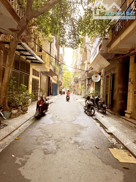 BÁN NHÀ PHÂN LÔ TÔ VĨNH DIỆN- dt 60mX 4 tầng- 2 thoáng- 15M ra oto tránh.