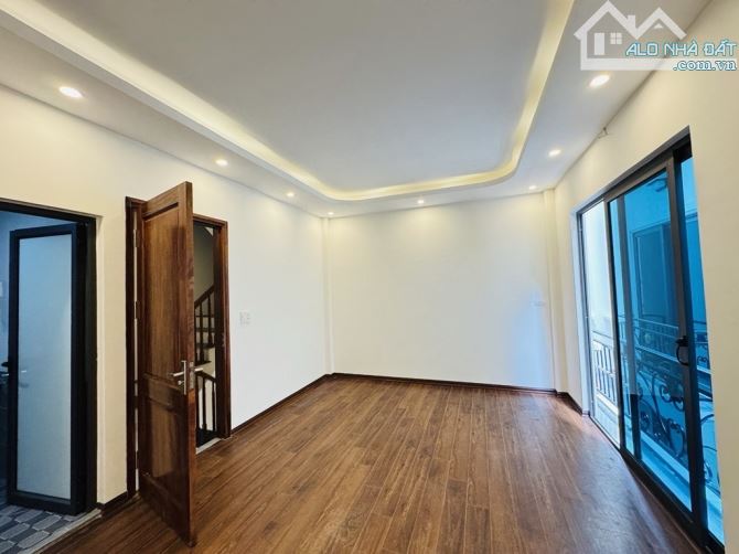 Cần bán nhà đẹp mới xây - DT 30m2 - ô tô đỗ cửa -  Giá 4,1 tỷ