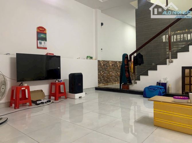BÁN NHÀ PHƯỜNG 16 GẦN ĐƯỜNG DƯƠNG QUẢNG HÀM, Ô TÔ ĐẬU TRONG NHÀ - NHỈNH 7 TỶ