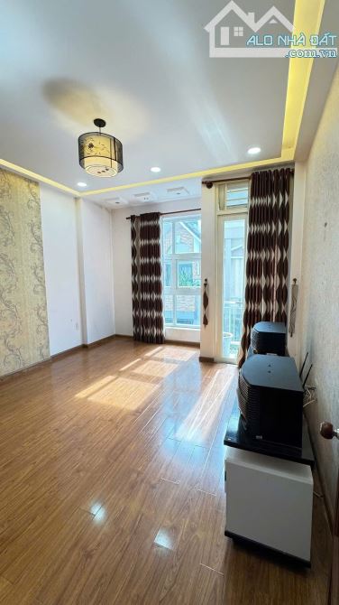BÁN NHÀ ĐẸP MỚI TINH - 3 TẦNG BTCT - CHỦ THIỆN CHÍ - GẦN LOTTE NGUYỄN VĂN LƯỢNG