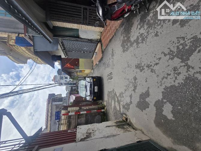 Bán Đất Tặng Nhà Xuân Phương - 2 tầng cũ 71m2 - Ô TÔ - chỉ hơn 10 tỷ