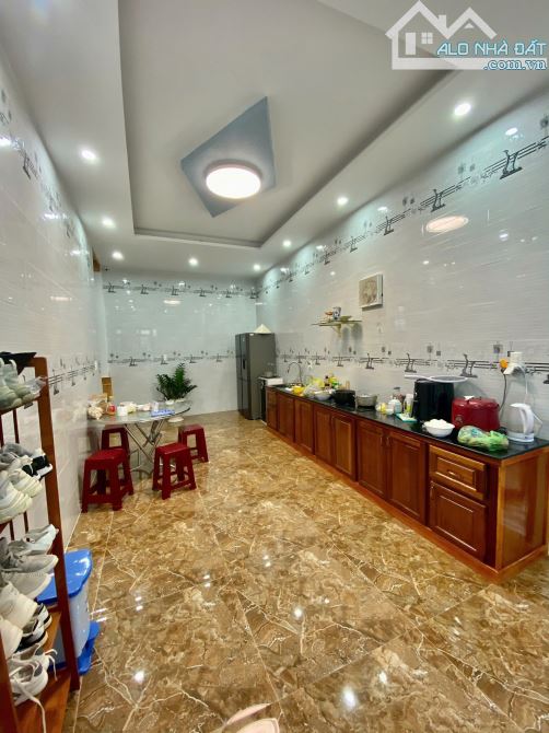 Cần gấp bán Villa/ Biệt Thự Đường Mặt Tiền, đường Thống Nhất, TT Lạc Dương, Lạc Dương