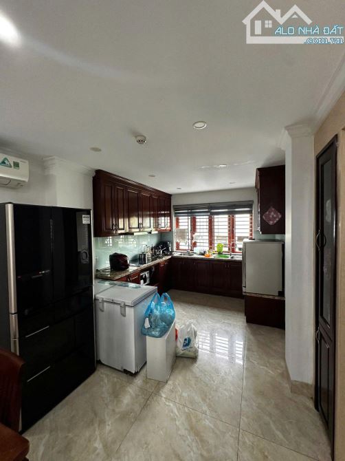 Cho thuê Liền kề 90 Nguyễn Tuân, Thanh Xuân, DT 75m², 5.5 tầng, thông sàn, thang máy, full