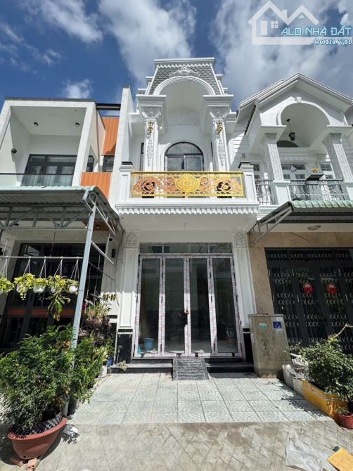 NHÀ MỚI 100%  - NHÀ 4 PHÒNG NGỦ ( CÓ 1 PHÒNG NGỦ TẦNG TRỆT ) KHU TIỂU DỰ ÁN - PHƯỜNG LONG