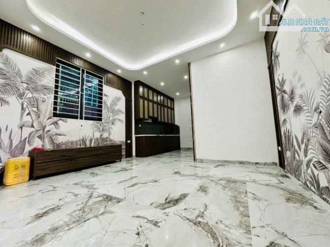 Thượng Thanh DT 35M-MT 4M Nhà 6 tầng thang máy, ngõ oto vào nhà.  Sổ đỏ CC Giá 8,x tỷ